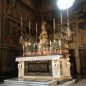 Duomo Altare Capella della Cintola.JPG