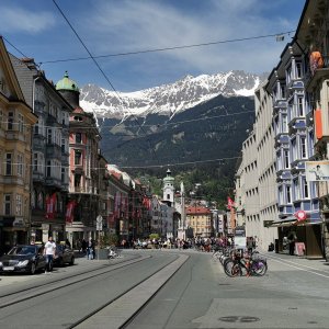 Maria Theresien Straße mit Bergblick