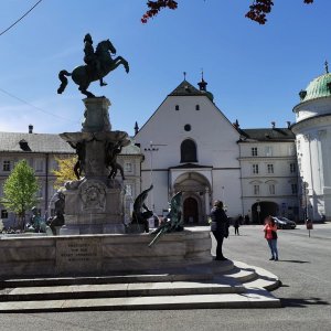 Leopoldsbrunnen mit Hofkirche