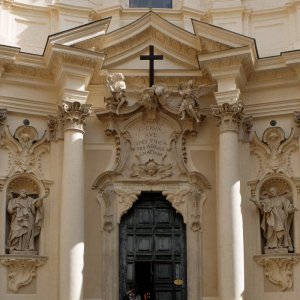 Santa Maria Maddalena Fassade unten.jpg
