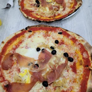 Pizza Capricciosa Laurentina