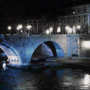 Ponte Cestio bei Nacht