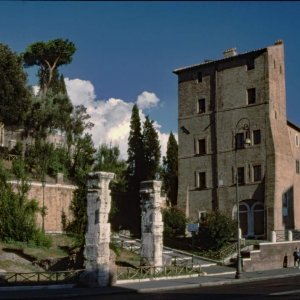 Mittelalterliches Turmhaus am Forum Romanum