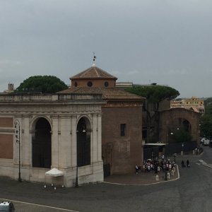Lateranpalast Piazza1.JPG