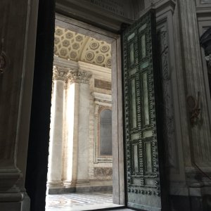 Basilika Lateranense Portal.JPG