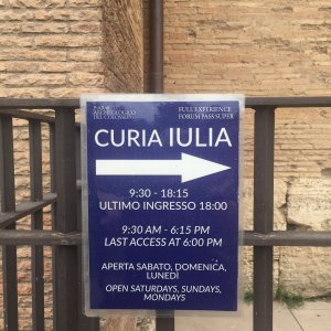 Curia Iulia Öffnungszeiten.JPG