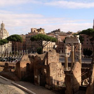Blick vom Forum Romanum ber die Via dei Fori Imperiali zum Trajansforum mi