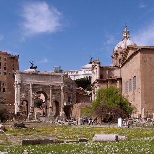 Tabularium, Triumpfbogen des Septimus Severus und Curia