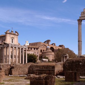Forum mit Tempel des Antonius Pius und der Faustina, Romulus und Sulen der