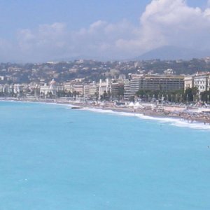 Blick auf das Mer Mditerrane und die Strandpromenade von Nizza