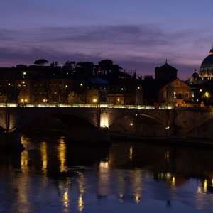 Ponte Vic.Emanuele II mit S.Pietro nachts