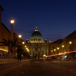 Via della Conzilizone Petersdom nachts