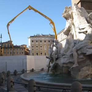 Neuer "Triumphbogen" Piazza Navona