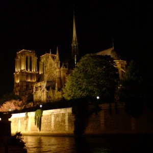 Notre Dame bei Nacht