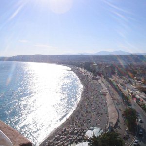 Strand von Nizza im Sonnenschein