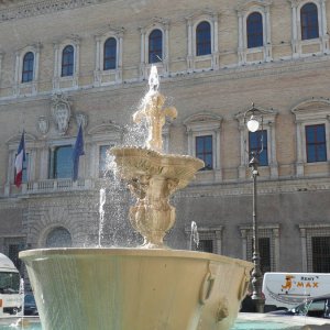 Piazza Farnese