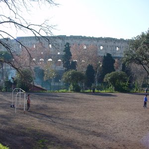 Fussball vor Kolosseum