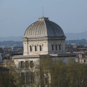 Synagoge: Blick vom Orangengarten