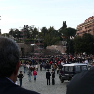 Kreuzweg beten vor dem Colosseum