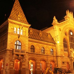 Buda-Markthalle-Nacht