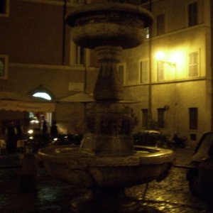 Kleiner Brunnen Via dei Coronari, Vicolo di S. Simeone