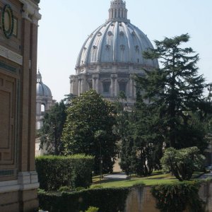 Vatikanische Grten: Kuppel von St. Peter