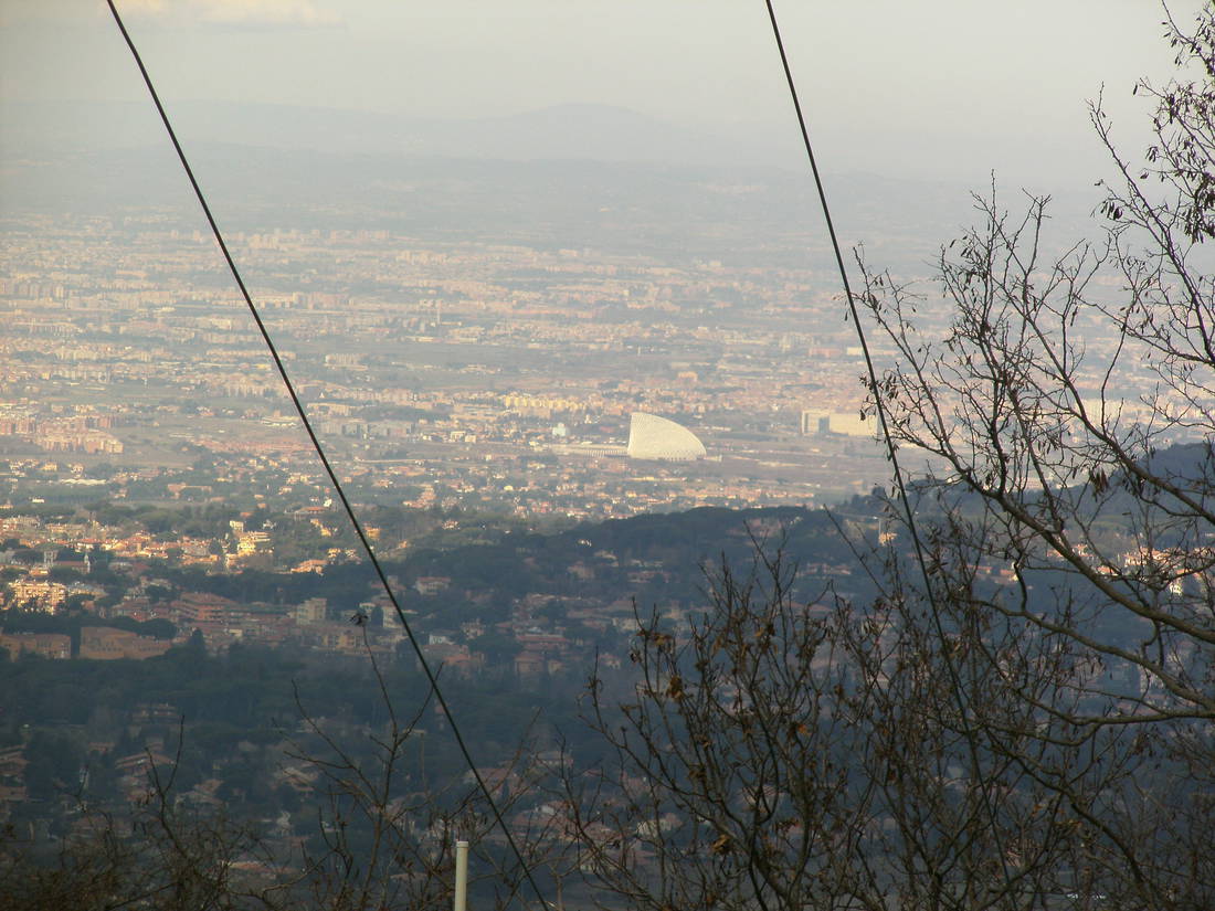 Blick von Rocca di Papa Richtung Calatrava-"Segel"