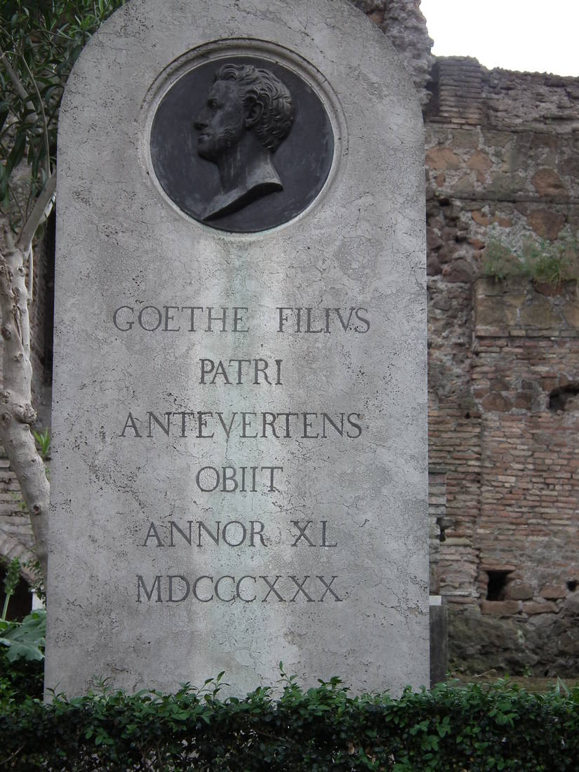 Cimitiero acattolico, Grab von Goethes Sohn