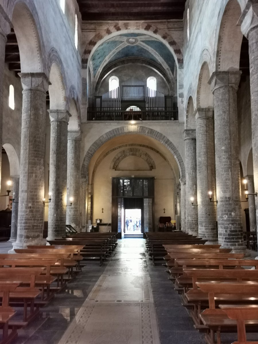 Como Basilika Sant'Abbondio vom Chor aus