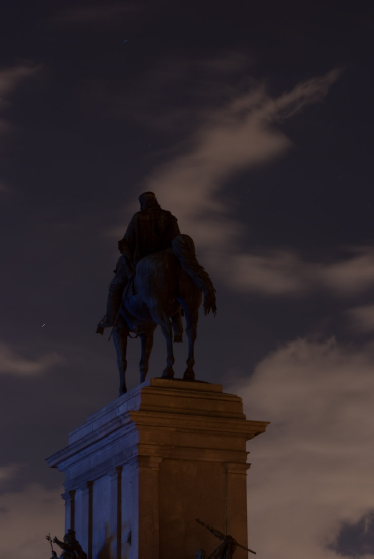 Garibaldi-Denkmal bei Nacht