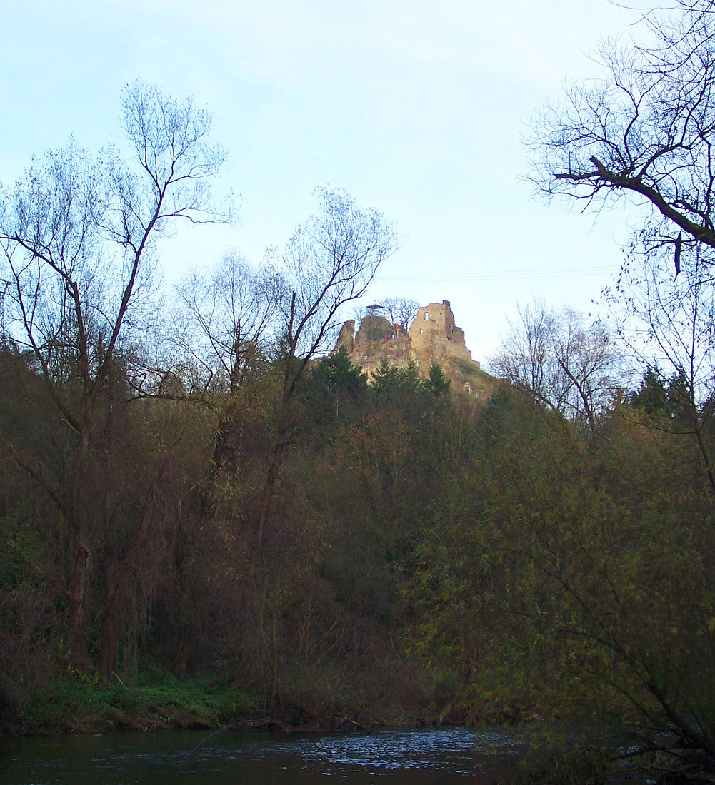 Im Ahrtal bei Burg Altenahr