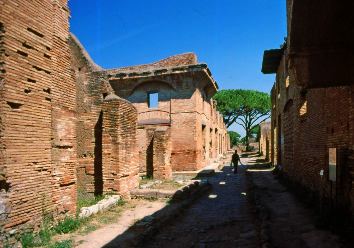 Insulae (antike Wohngebäude) in Ostia Antica