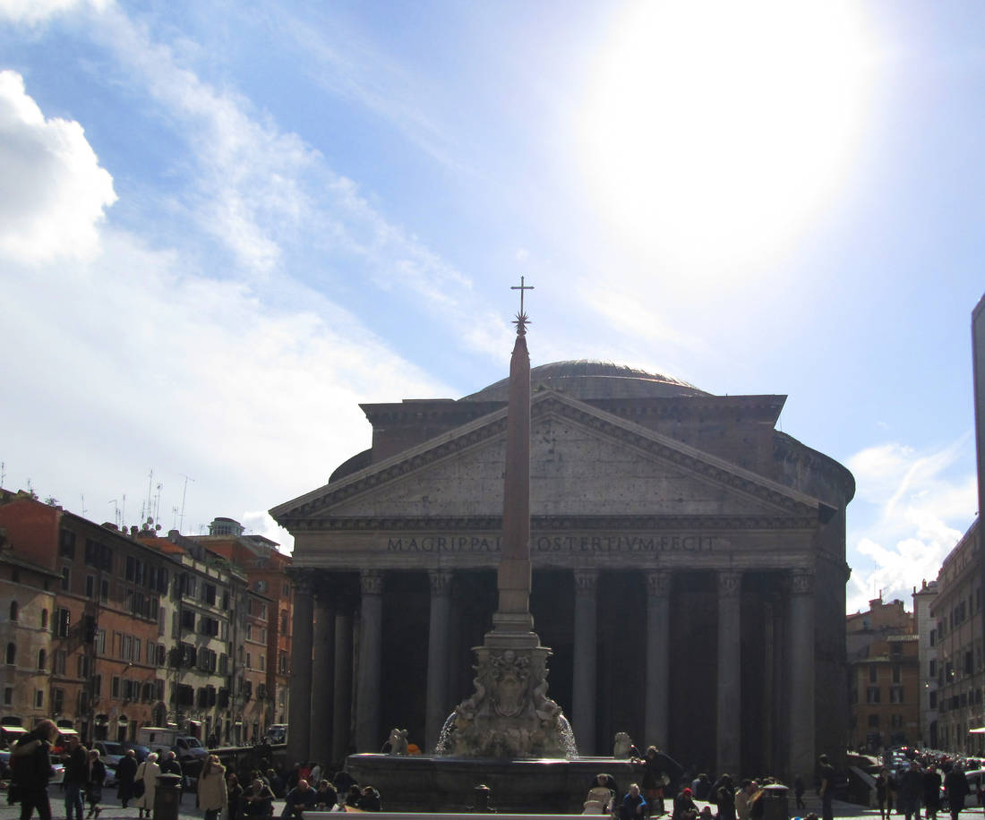 Pantheon in der Sonne