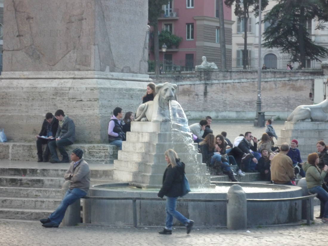 Piazza del Popolo in der Mittagssonne