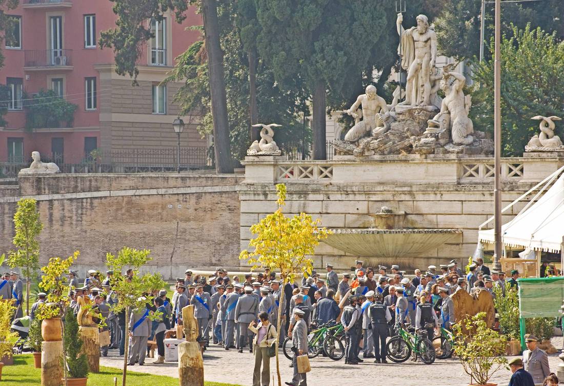 Piazza del Popolo mit Gebirgsjaegern