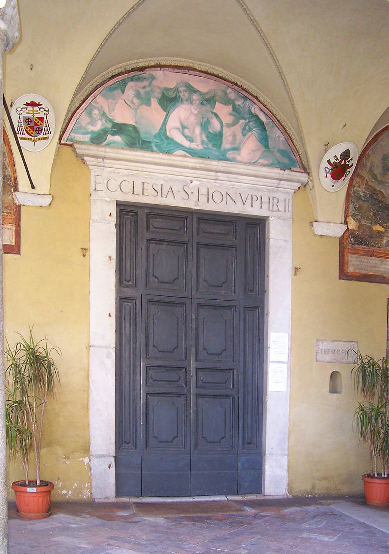 S. Onofrio, Kirchenportal