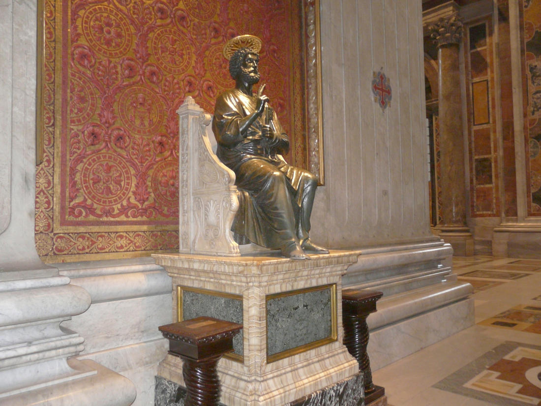Statue Petrus im Petersdom