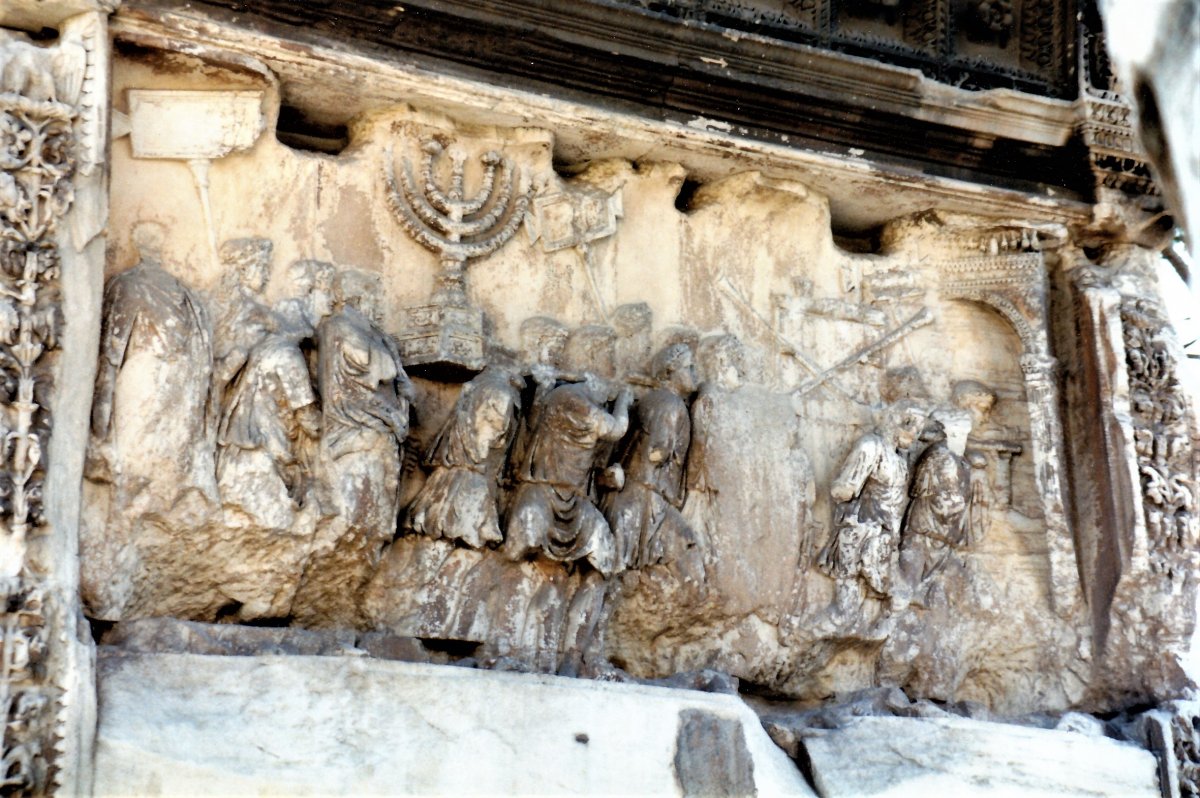 Titusbogen-Relief