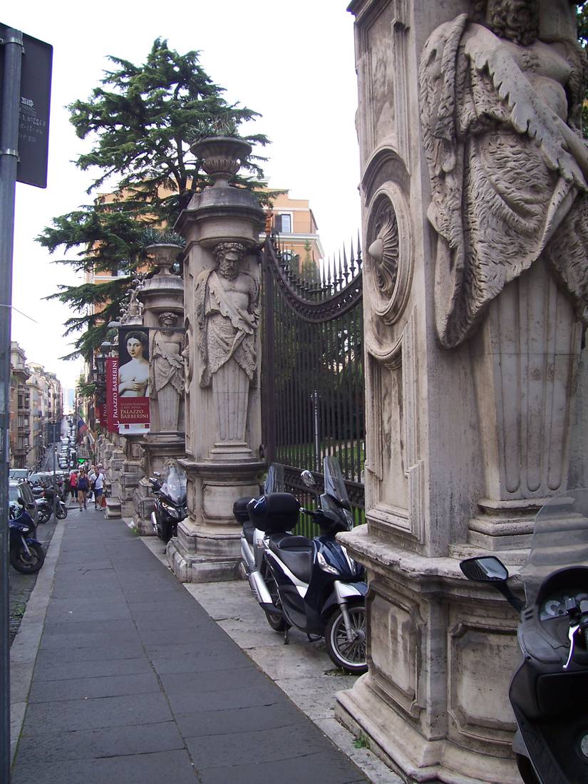 Via delle Quattro Fontane, Palazzo Barberini