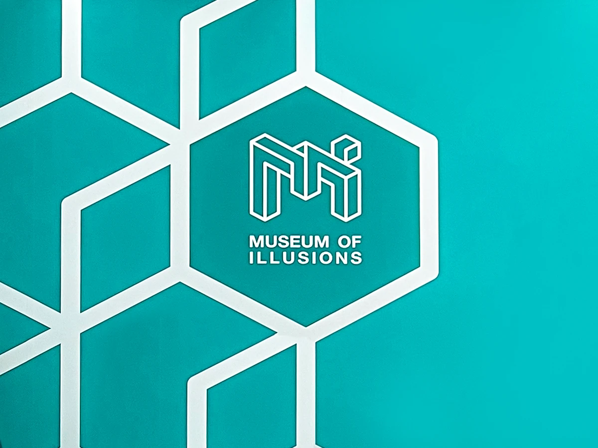 www.museumofillusions.com